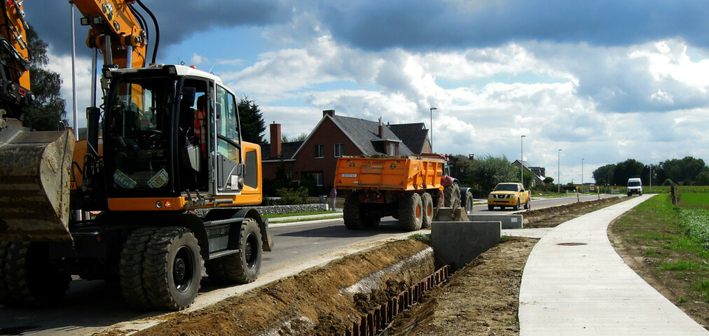 Hulp bij de aanleg van een nieuwe weg in Hasselt